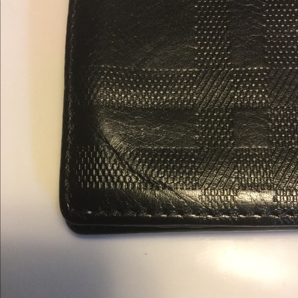 ❌ SOLD ❌ Burberry Bi Fold Wallet - Picture 2 of 8